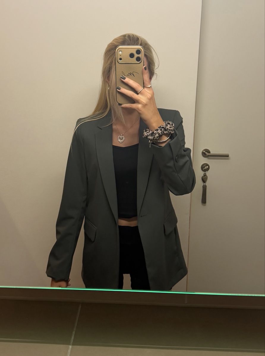H&M Giacche: Damen Blazer Olivengrün – Nuovo (secondo la descrizione) da Dietikon venduto da meeelissaa 2