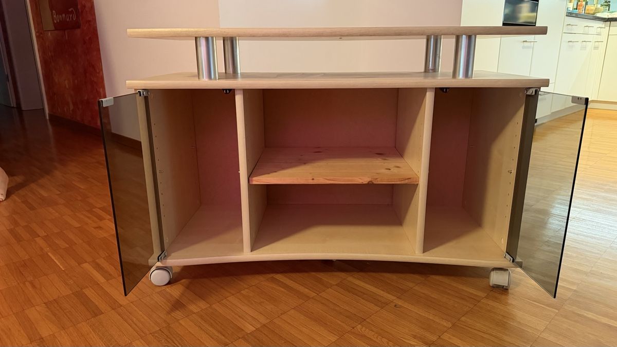 Mobili TV: TV Möbel / Lowboard mit Rädern – Usato da Zürich venduto da jose.alcala 1