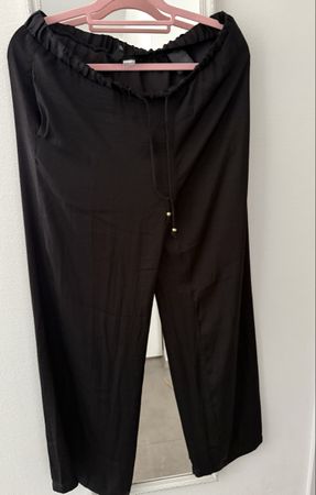 Schlupfhose Grösse M.    H&M. Es muss alles weg