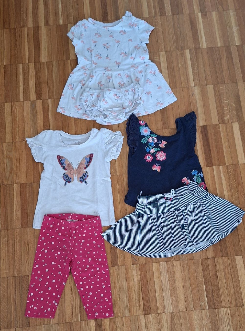 Kleiderpakete & -sets: Lot 3 ensembles fille 1/2 ans – Gebraucht aus Yverdon-les-Bains von CelMt