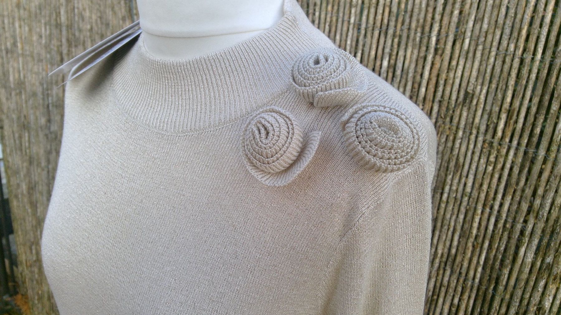 Maglioni & Felpe: Pullover beige doré 3x fleurs CHICOREE, taille XL, NEUF – Nuovo e nell'imballaggio originale da Agiez venduto da chouchanelle 3