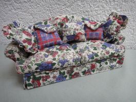 Puppenhauszubehör, Polstersofa mit Kissen