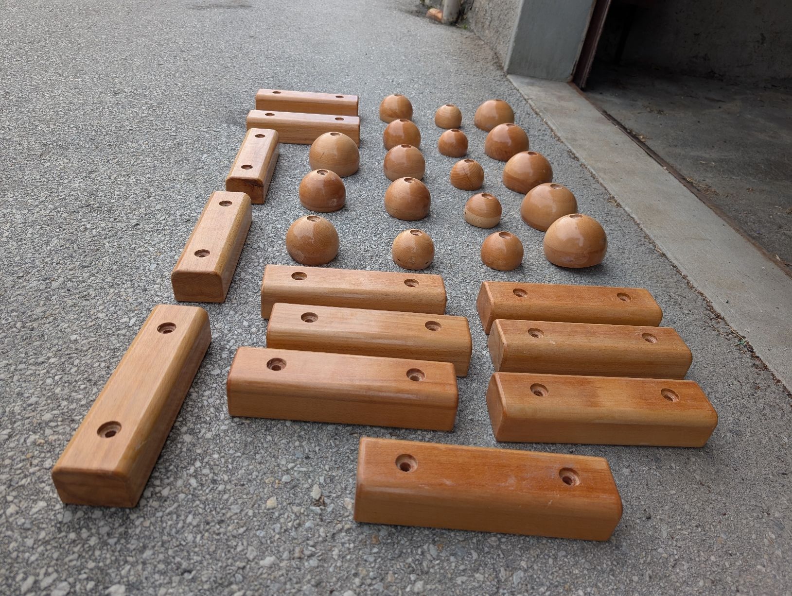 Kletterwände & Klettergriffe: Set de 30 prises d'escalade en bois  – Gebraucht aus Ollon VS von Astiegan 2