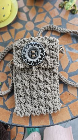 Handytasche robust mit viel Platz