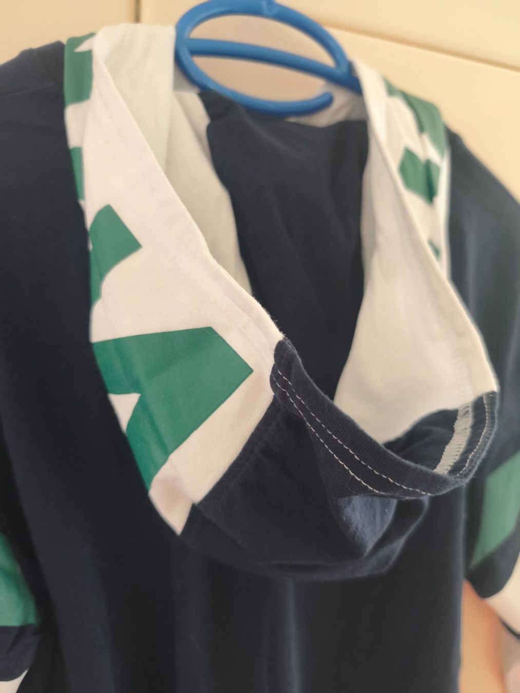 Pulls et sweat-shirts: PULL A CAPUCHON – D'occasion à Mervelier par ZORHA 2