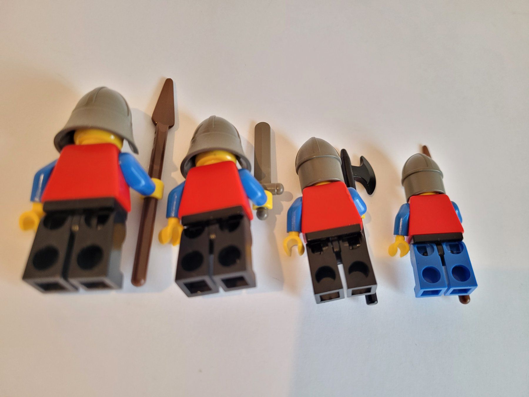 Lego Baukästen: 4 Lego Castle ritter figuren, TOP ! – Gebraucht aus La Tour-de-Peilz von estelle69 1