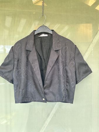 Dunkler Blazer 