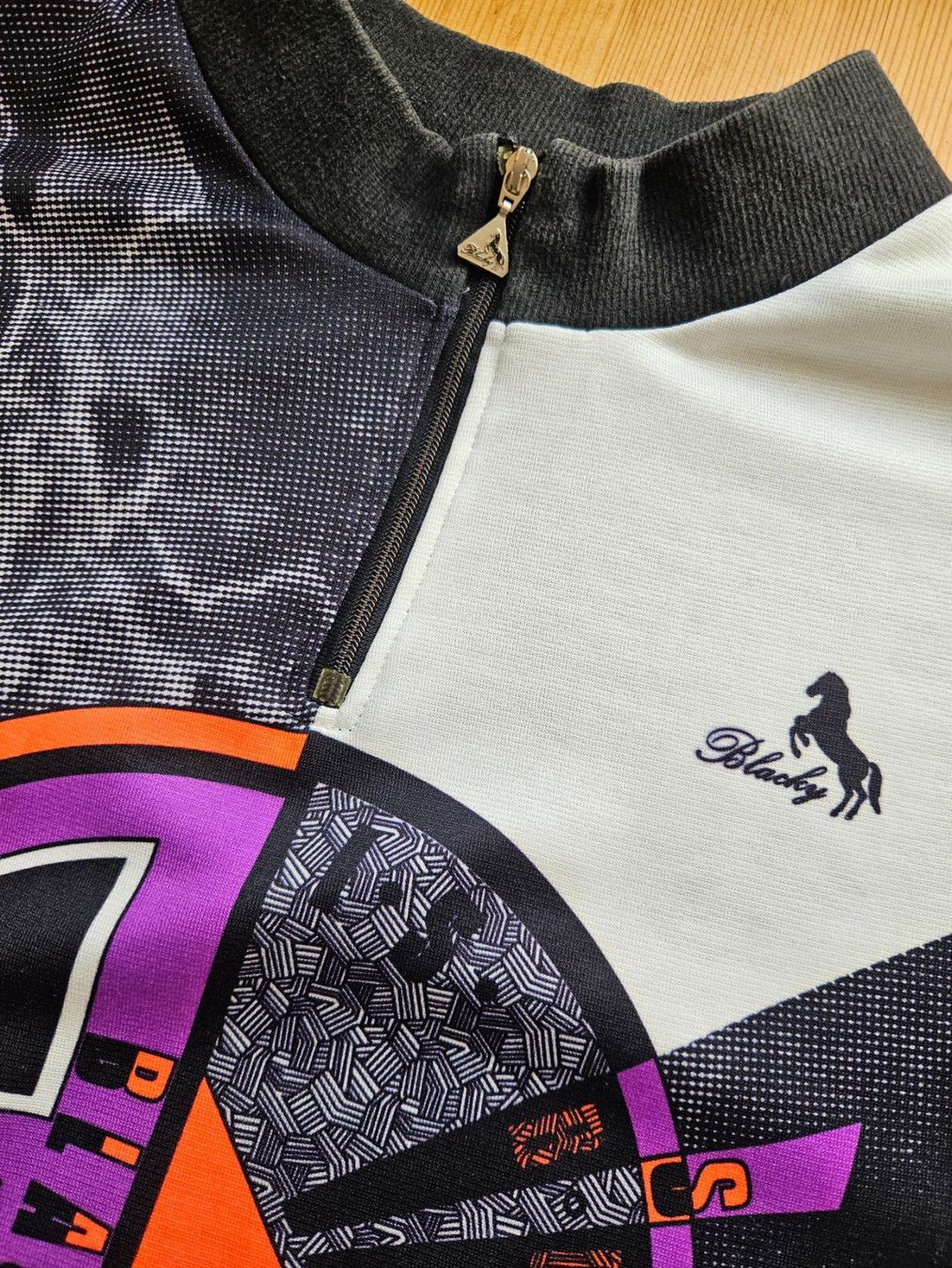 Leibchen & Hosen: Radtrikot Blacky vintage Grösse XL Velo Fahrrad Trikot – Gebraucht aus Hägglingen von United-Village-Trade 2