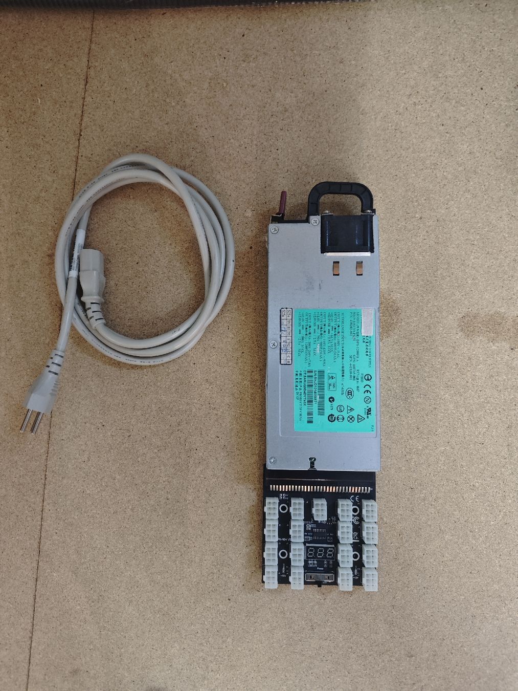Composants électroniques: Server Netzteil1200W – D'occasion à Balgach par GZ-Tech 5