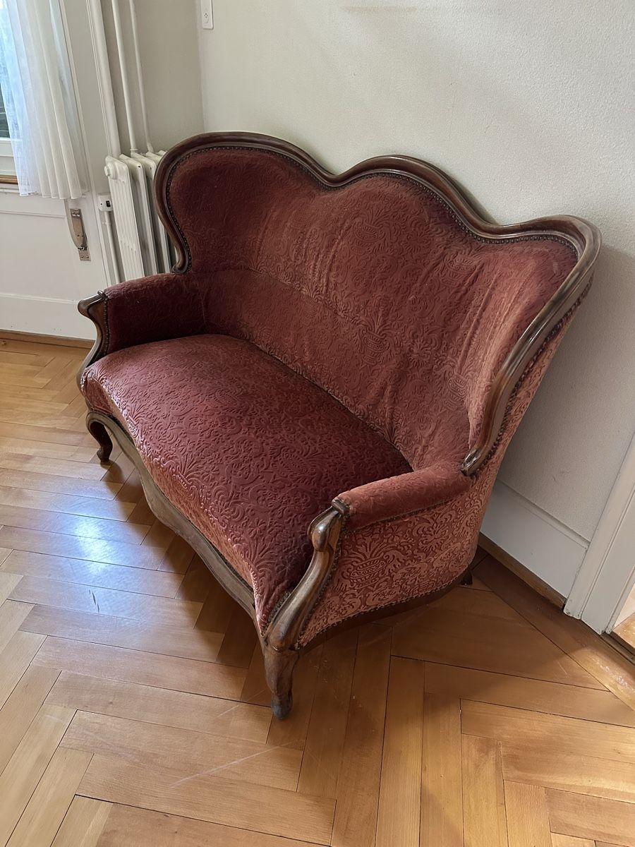 Sofas: Antikes Sofa, bordeauxrot, (defekt) – Défectueux à Winterthur par Philipponthenet83