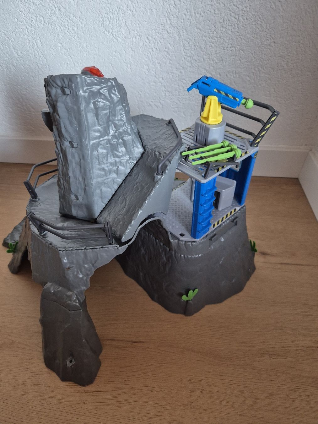 Schleich Spielzeuge: Schleich Dinosaurier Vulkan Spielset mit Lichteffekten! – Gebraucht aus Stettlen von sunneschindli 2