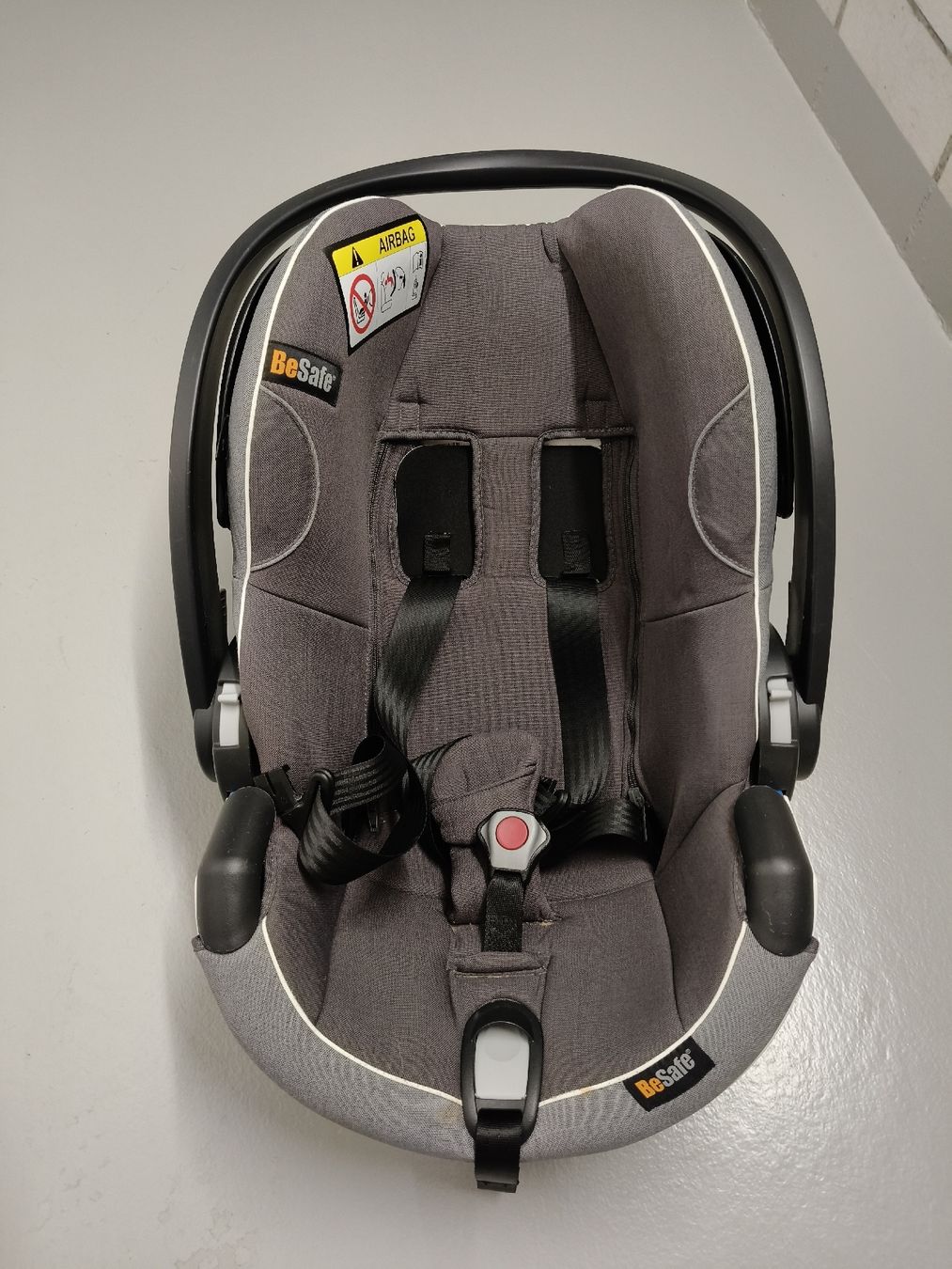 Seggiolini per auto: BeSafe iZi Go Modular X1 Babyschale  – Usato da Aarau Rohr venduto da DOB78