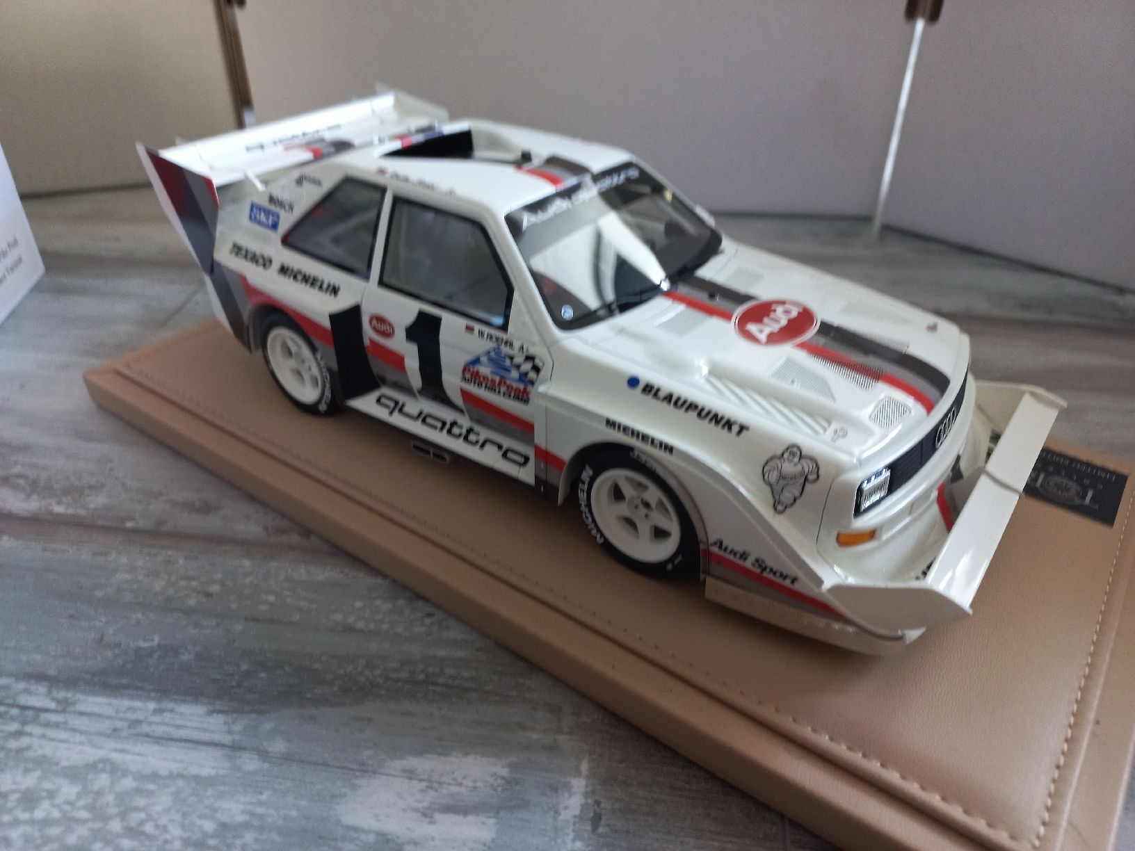 Audi Modellini d'auto: Audi Quattro S1 PikesPeak 1/18 TopMarques – Usato da Attalens venduto da remy_s00 4