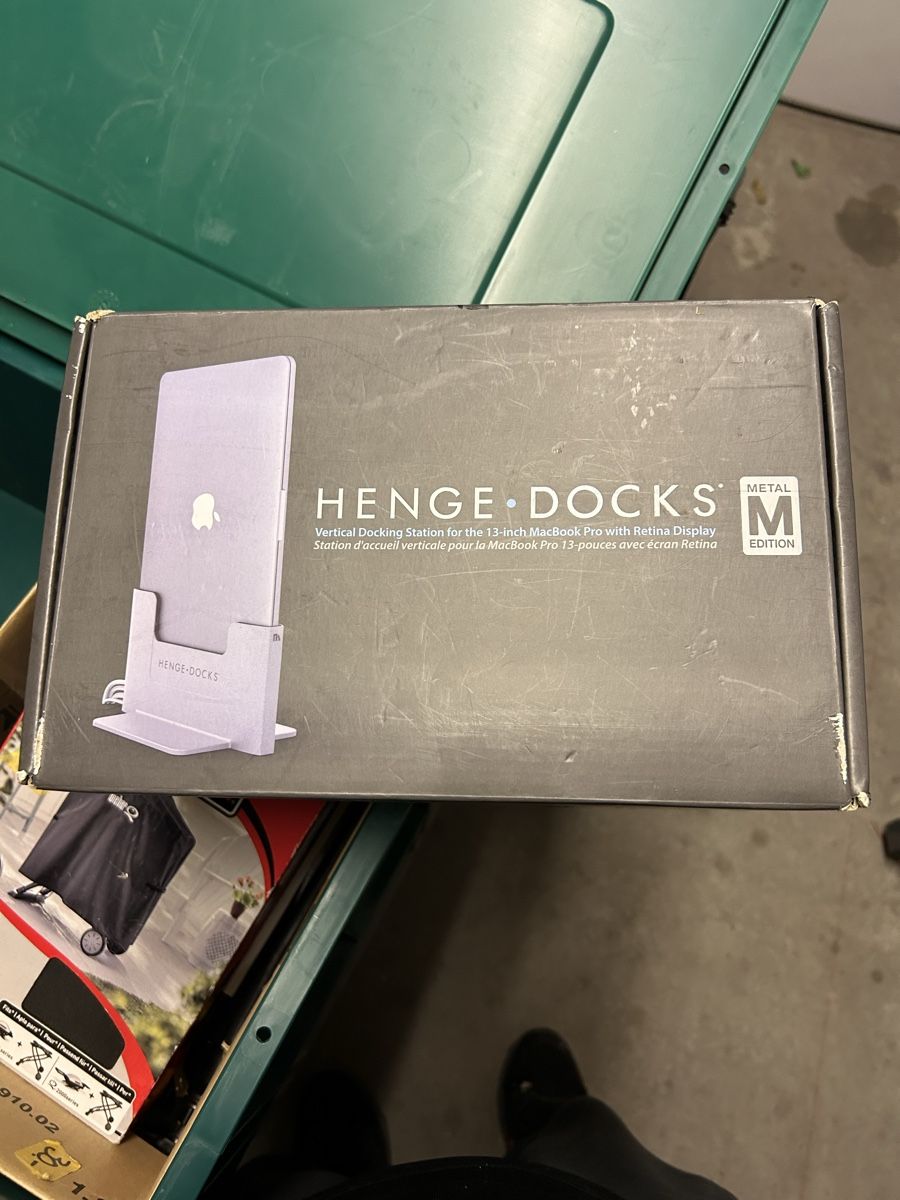 Docking station: Henge Docks Vertical Docking Station MacBook Pro 13" – Usato da Zürich venduto da jasmin011