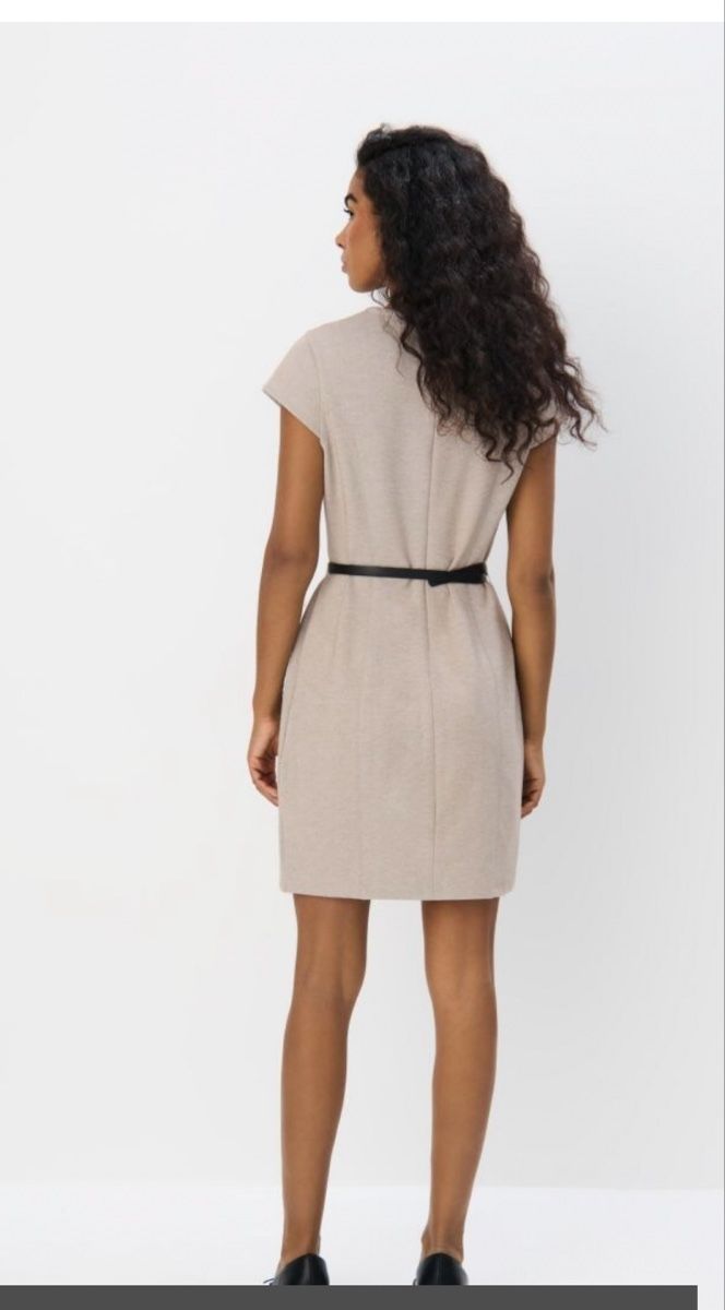 Vestiti: Mohito Dress, Size L, Beige, Never Worn. – Nuovo e nell'imballaggio originale da Allschwil venduto da nik_ygz7