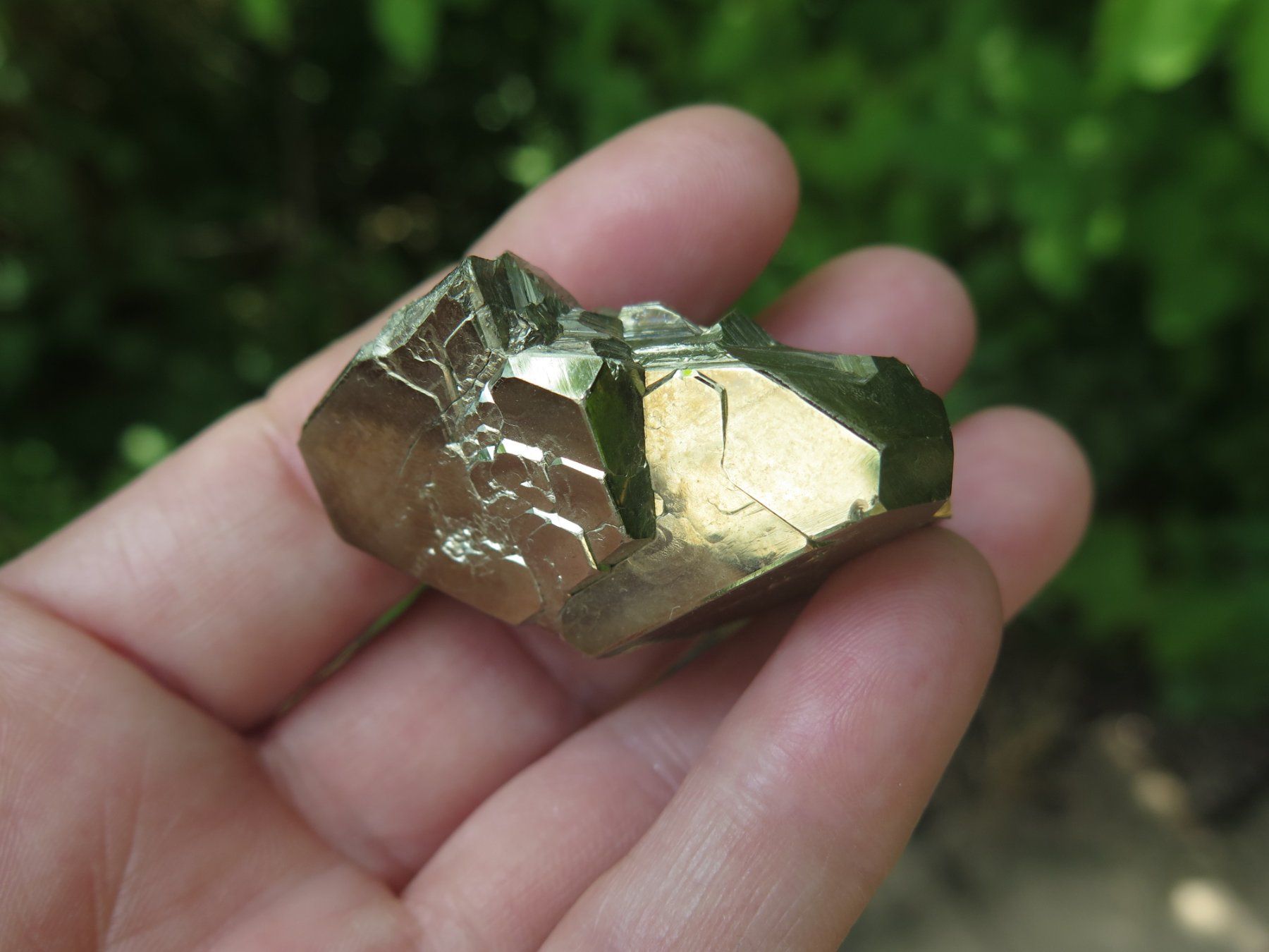 Mineralien & Heilsteine: Pyrit Oktaeder von Peru – Gebraucht aus Schaffhausen von Yamakana51L8736OQ8 7