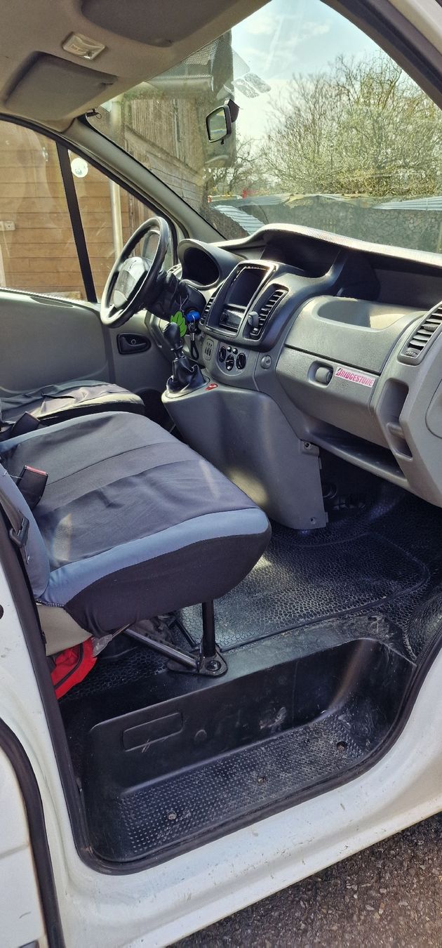 Veicoli commerciali: Renault Trafic 2.0l Diesel Langversion frisch ab MFK – Usato da Tagelswangen venduto da Axel_36 4
