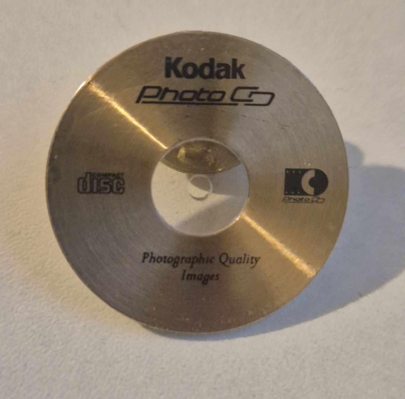 Kodak Placchette & Badge: KODAK  Photo CD    -   Pin – Usato da Niederweningen venduto da Obson