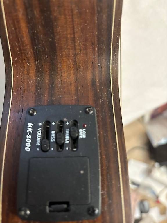 Strumenti musicali: Offrez une mini guitare à votre enfant – Usato da La Tour-de-Peilz venduto da SuperSol 3
