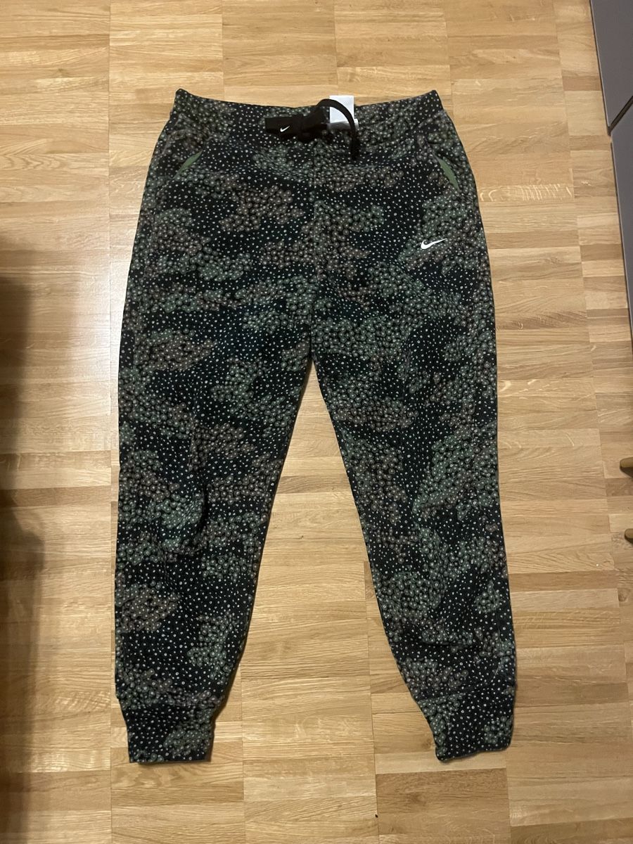Nike Pantaloni: Nike Sporthose 7/8 – Usato da Zollikerberg venduto da LLV