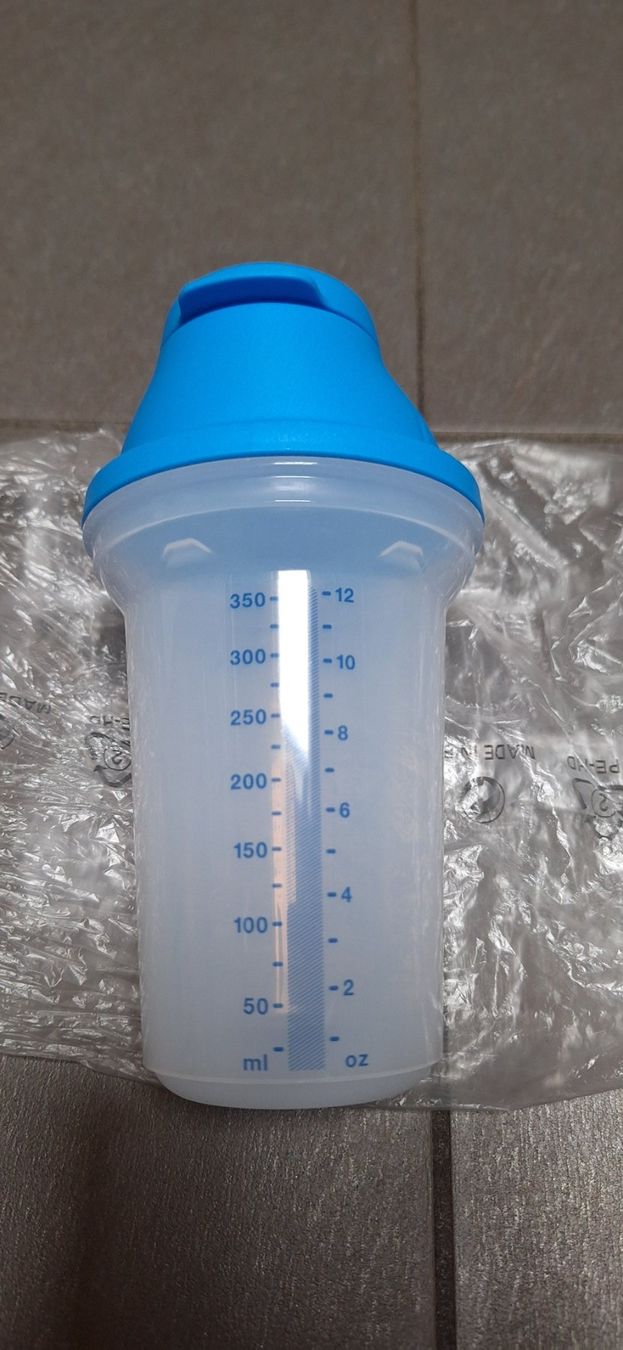 Tupperware Recipients et similaires: Tupperware, shaker, 350ml – Neuf avec emballage d'origine à Lussery-Villars par pousinete02 2