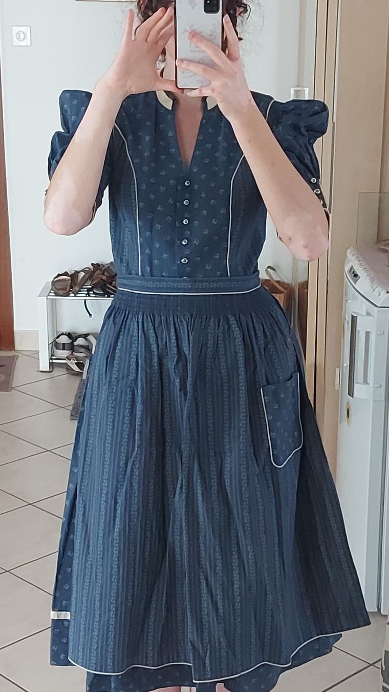 Kleider: Antike Trachtenkleid – Gebraucht aus Sion von aud_7pxl 5