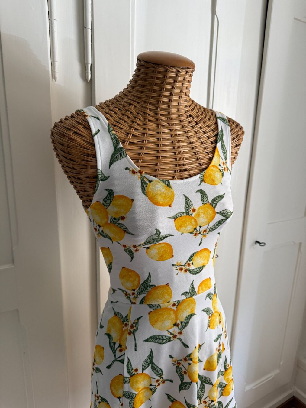H&M Kleider: Kleid mit Zitronen XS – Gebraucht aus Zürich von Diazaio 1