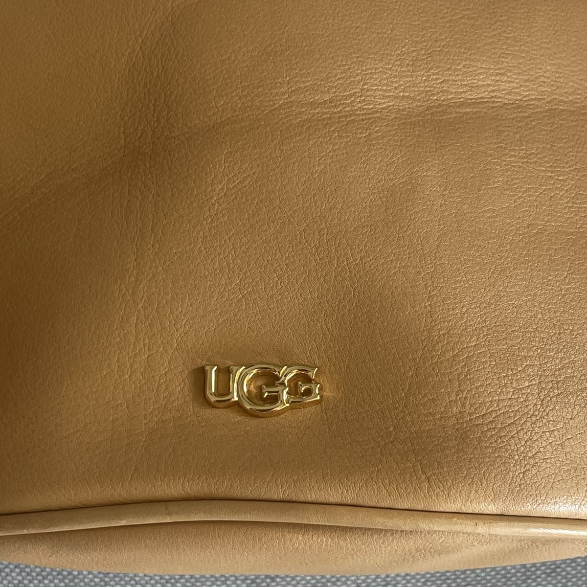 Ugg Borse: Stylische UGG-Ledertasche / Bucket Tasche – Nuovo (secondo la descrizione) da Bern venduto da dek_7bjd 1
