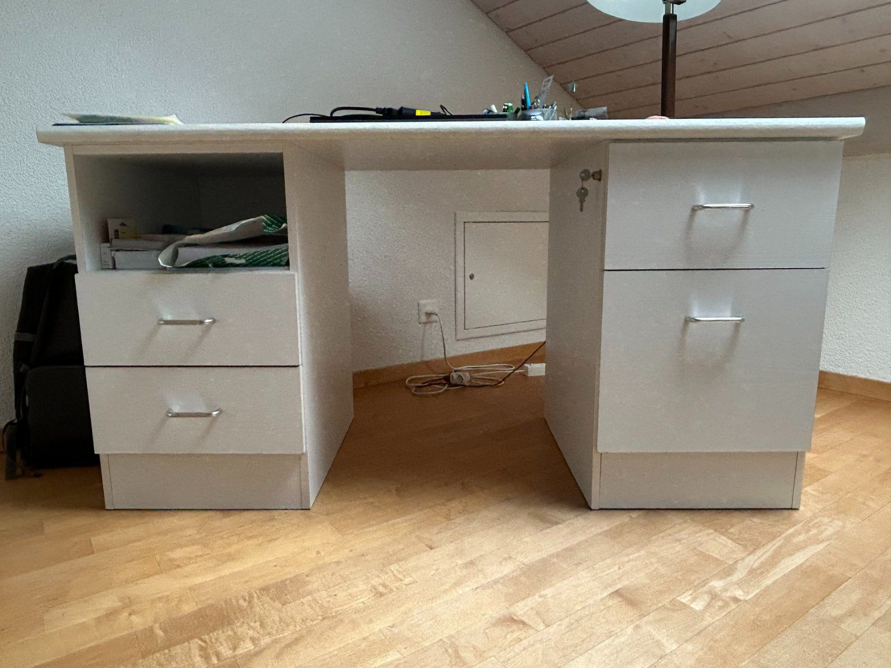 Schreibtische: Pult – Gebraucht aus Thun von fan_yb2b