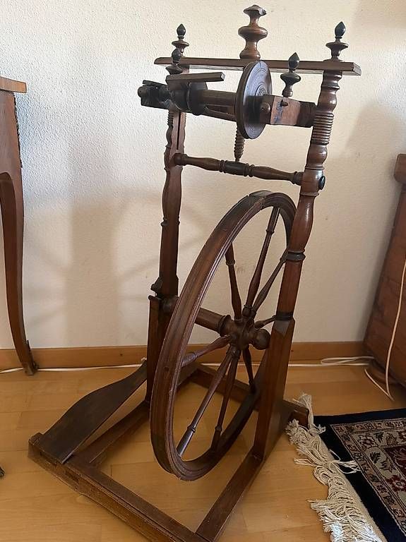 Spinnräder: Anciens rouets  – Gebraucht aus Preverenges von mih_vqg5