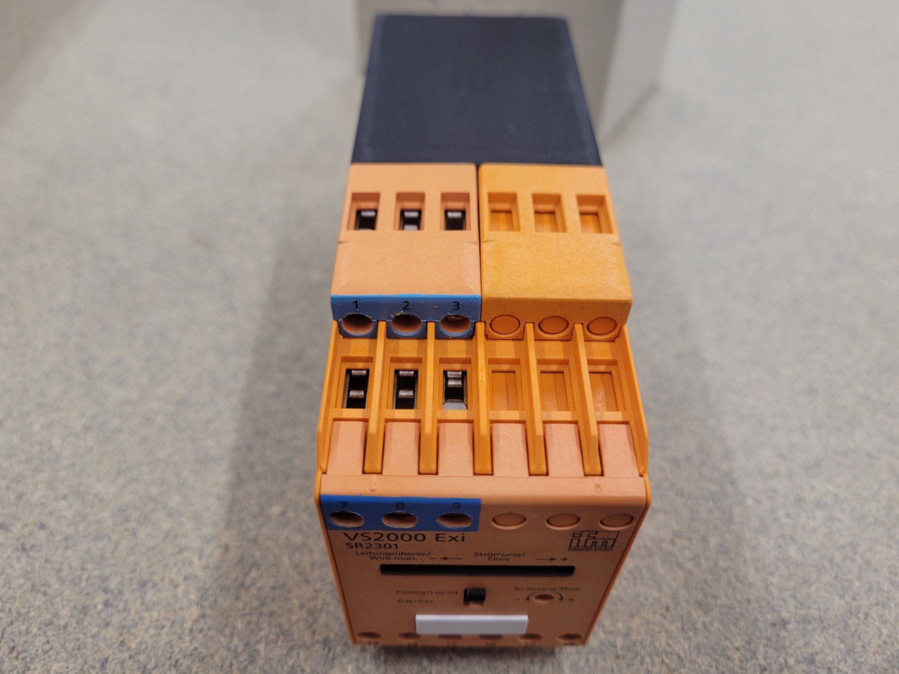 Componenti elettronici: IFM Electronic VS2000 Exi SR2301 Strömungswächter Gerät – Usato da Vitznau venduto da Vitznau84 2