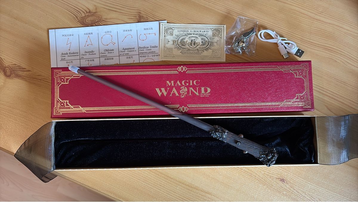 Spielzeuge: Zauberstab Magic Wand mit Zubehör – Neu und originalverpackt aus Rümlang von Budan01