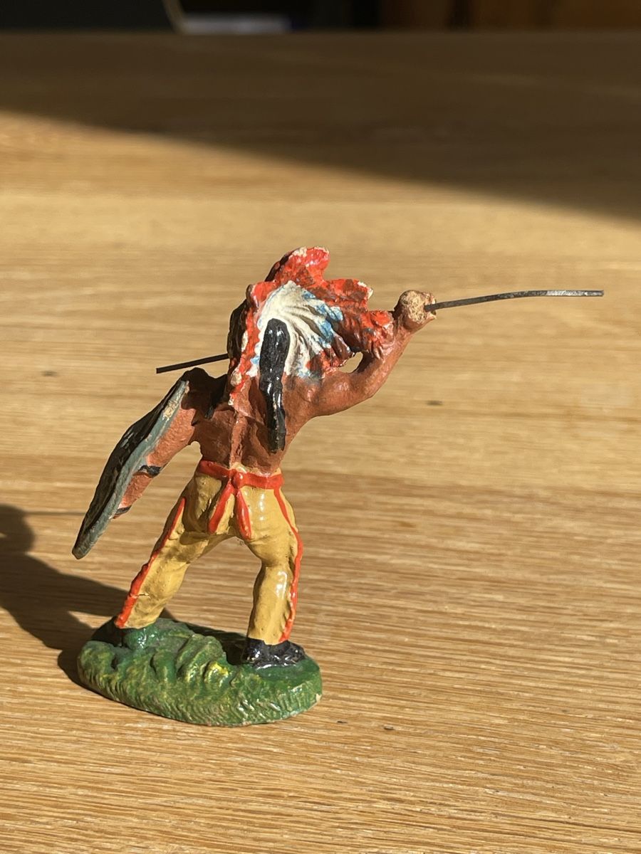 Elastolin Giocattoli: Elastolin Indianer Figur mit Speer und Schild gebraucht – Usato da Basel venduto da torthum 1
