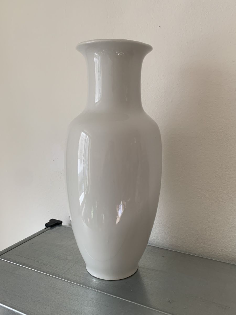 Vasen & Gefässe: Große Balauster-Vase blanc de chine – Gebraucht aus Basel von Amechan.