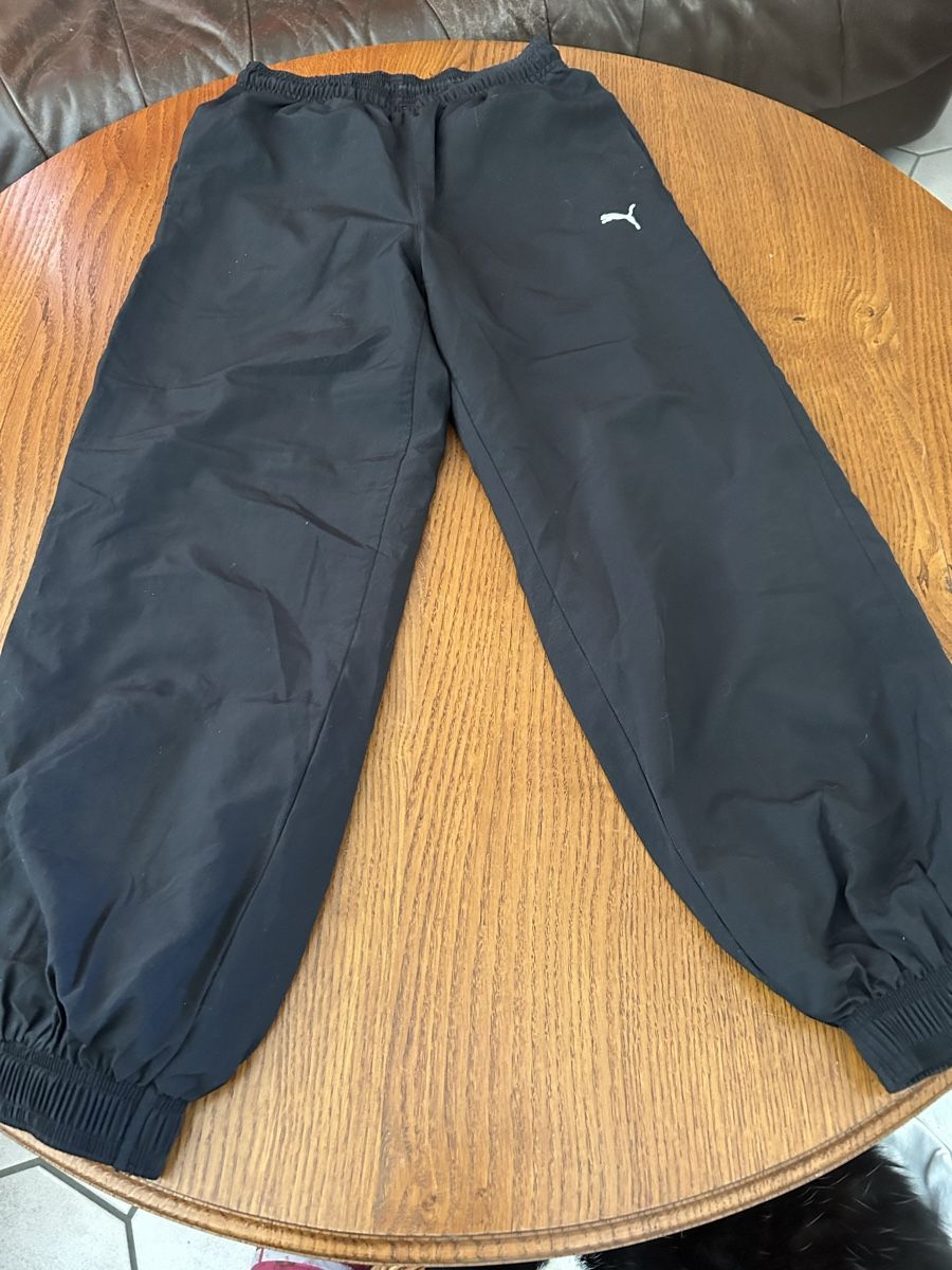 Puma Hosen: Pantalon de gym enfant Puma – Gebraucht aus Montsevelier von Batson