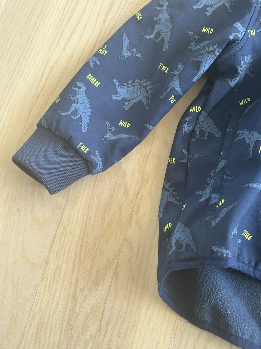 H&M Giacche: Kinder Softshell-Jacke H&M Dinosaurier Grösse 104 – Usato da Esslingen venduto da mar_78x2 2
