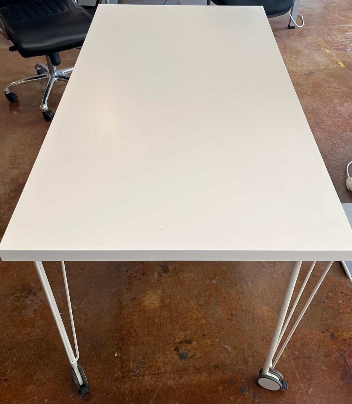 Ikea Scrivanie: IKEA LINNMON Schreibtisch mit KRILLE Rollbeinen – Usato da Aathal-Seegräben venduto da humanik_AG 1