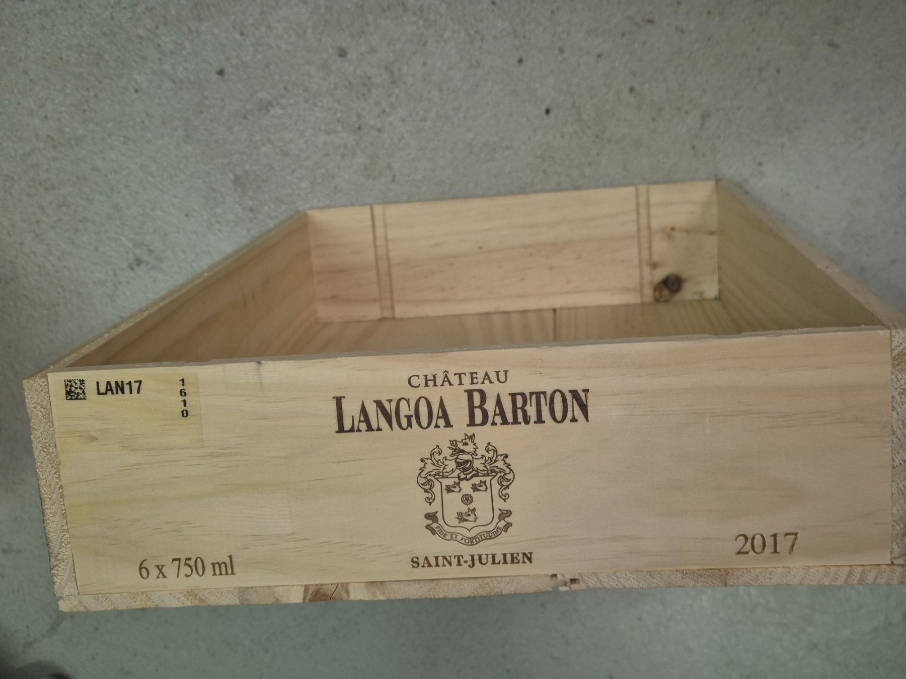 Sonstiges: Weinkiste 6er leer 50x33x9.8cm – Gebraucht aus Bowil von Basima