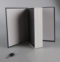 Ein Buch-Tresor mit Schlüssel