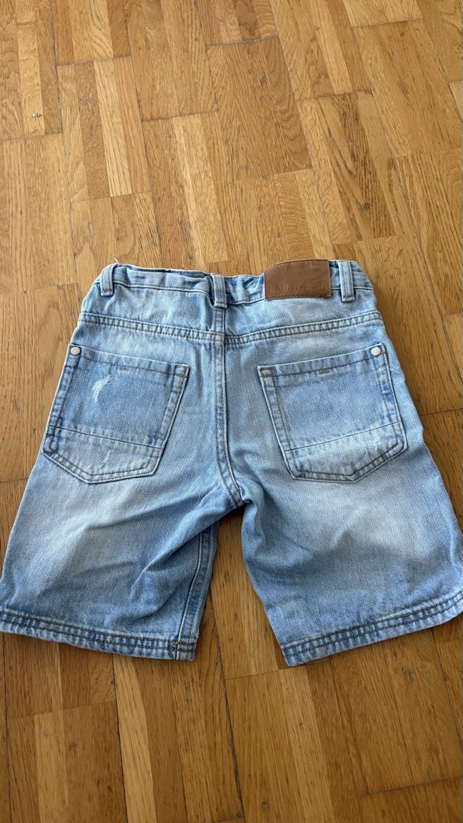 Pantaloni: Kurze Jeans Hosen Grösse 122 – Usato da Stäfa venduto da sch_m7kj 2