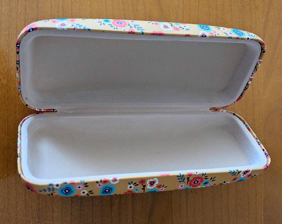 Sonstige Kleidung & Accessoires: Brillenetui Hartschale – Neu und originalverpackt aus Buttwil von Mafu71 2