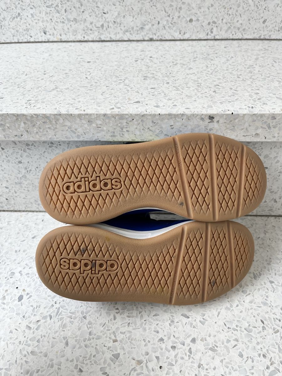 Adidas Scarpe per ragazzi: Hallenschuhe Adidas Gr. 35.5 – Usato da Luzern venduto da Aldabema 5