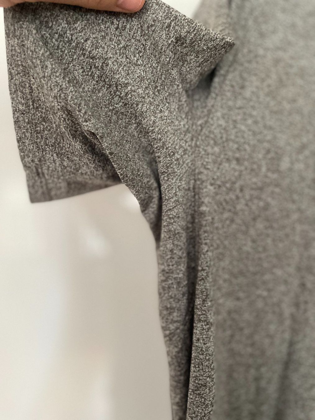Lululemon T-shirts: lululemon "License to Train" Shirt, Gr. L, Grau – D'occasion à Zürich par pba_original 4
