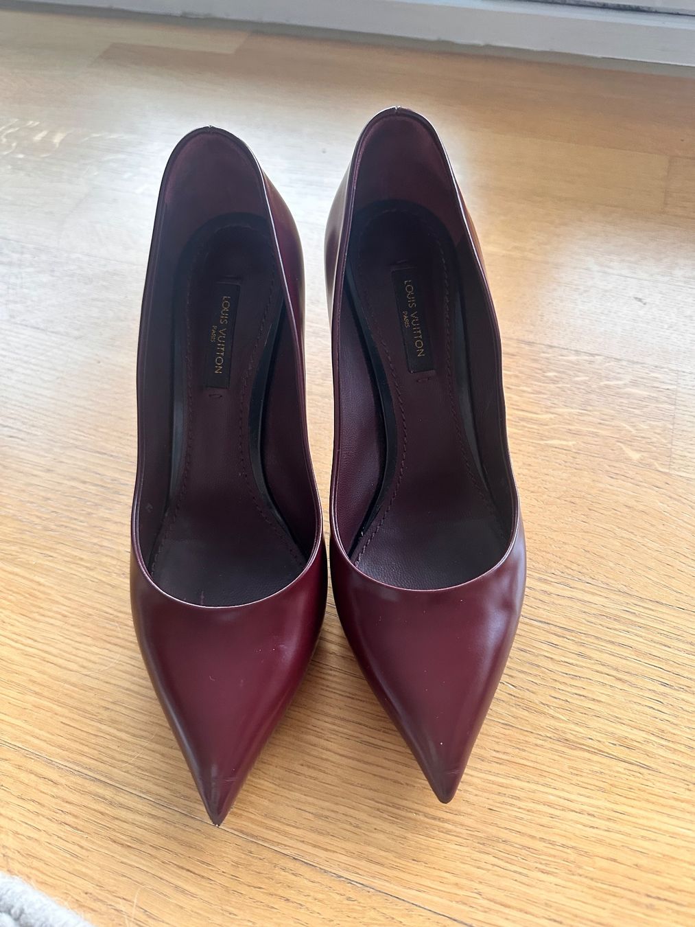 Louis Vuitton Damenschuhe: Louis Vuitton burgundy pumps 35,5-36 – Gebraucht aus Zürich von Ele_fashionista 8