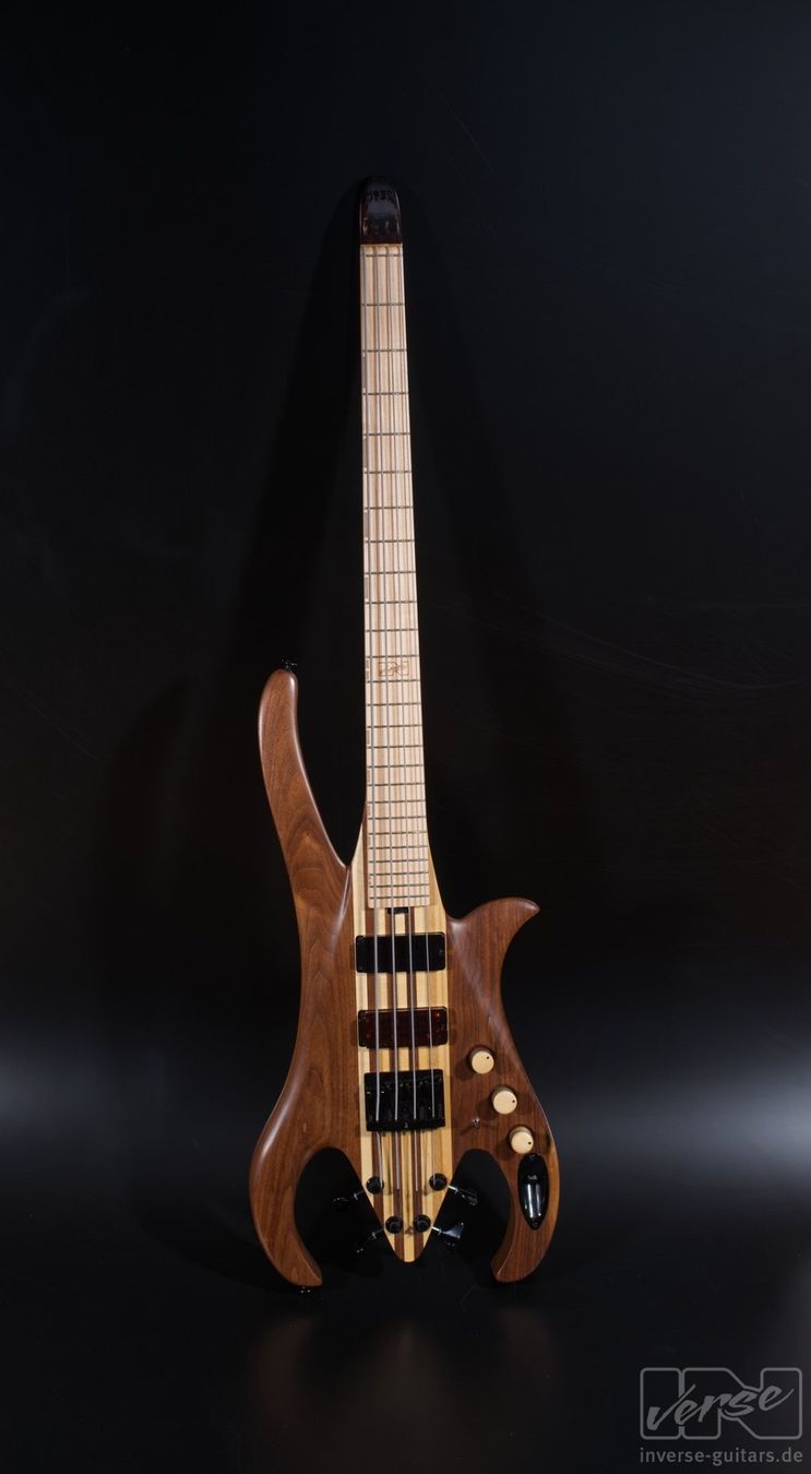 Strumenti musicali: INVERSE GUITARS Walnut Manta Bass – Nuovo e nell'imballaggio originale da Schaffhausen venduto da Saitensprung_SH
