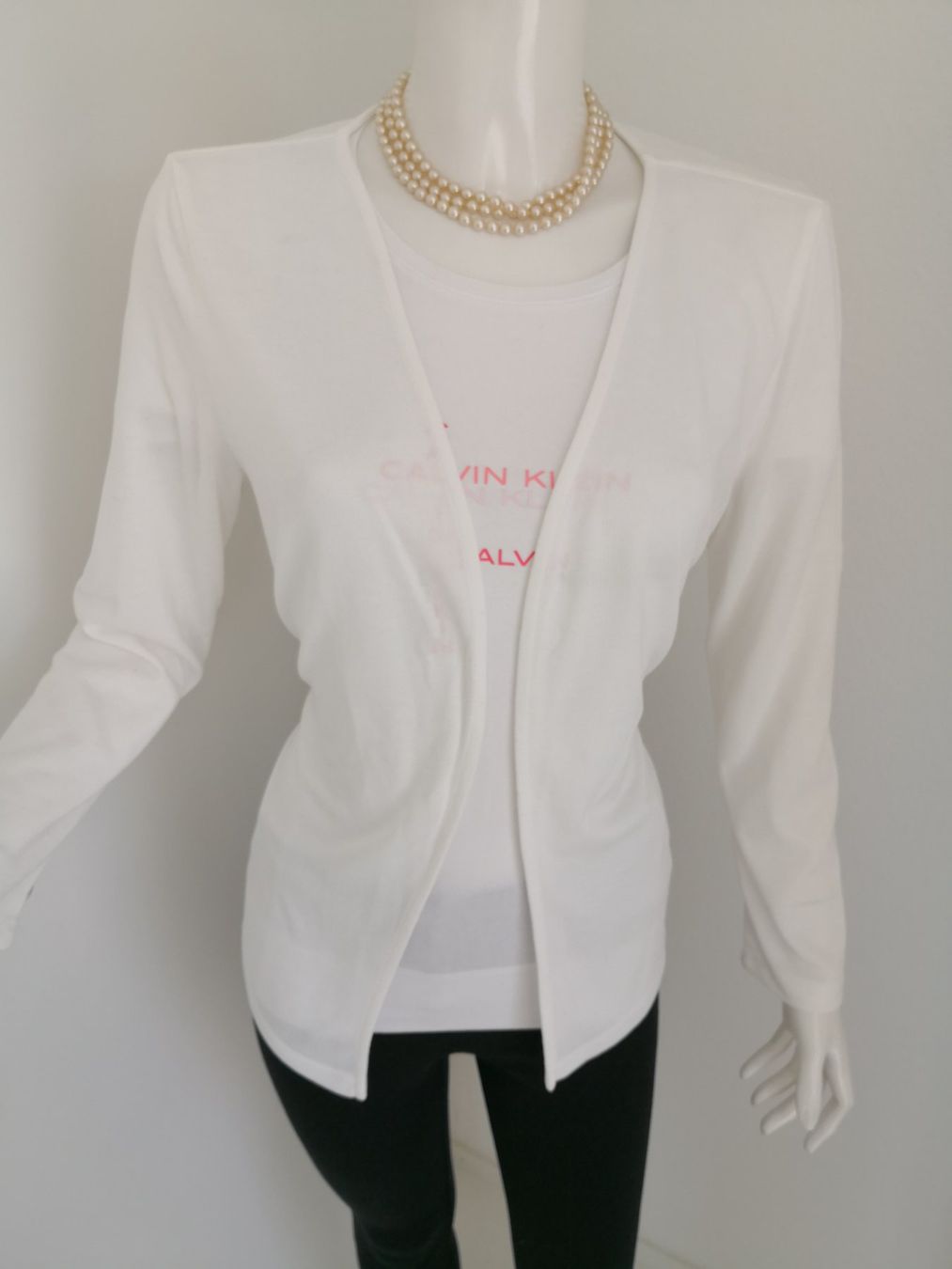 Jacken: 🤩STRICK-CARDIGAN WEISS – Gebraucht aus Olten von Naja-Twins-Twins 4