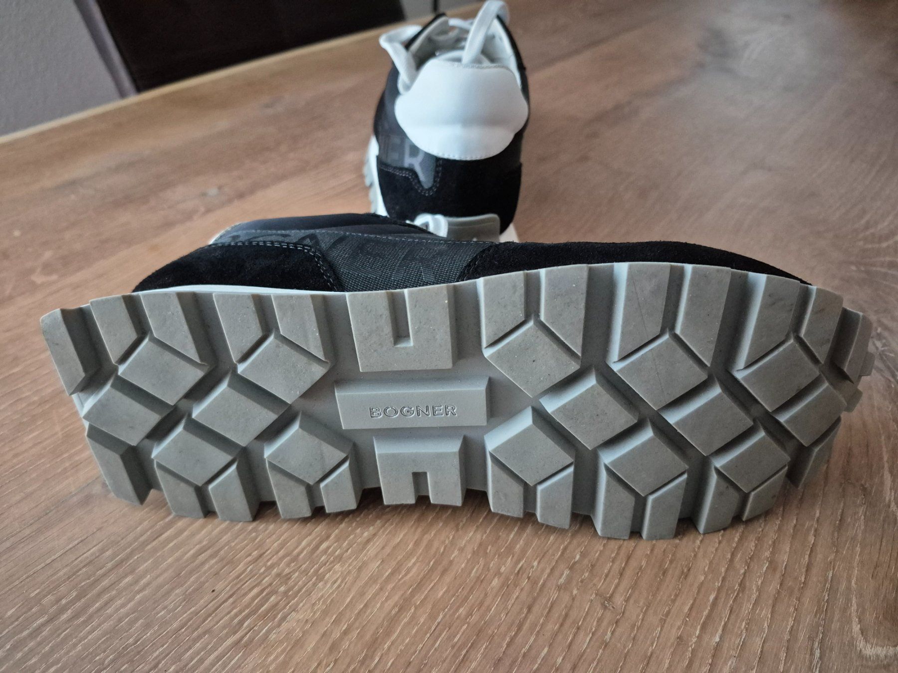 Bogner Chaussures hommes: Sneaker BOGNER schwarz Grösse 44 – D'occasion à Herzogenbuchsee par Ro9999 2