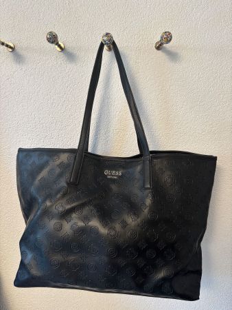 Schwarze Guess Shopper Tasche mit Logo Muster guter Zustand