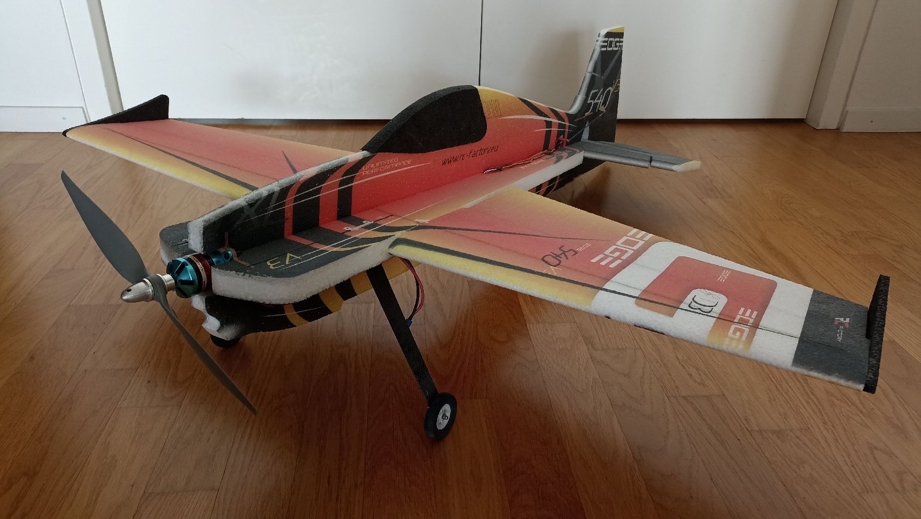 Modellismo RC: RC Factory EDGE 540 V3 XL – Nuovo (secondo la descrizione) da Neuchâtel venduto da HeliMaster 1