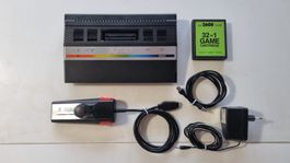 Atari 2600 Konsole mit 32 in 1 Spielkarte und Zubehöre